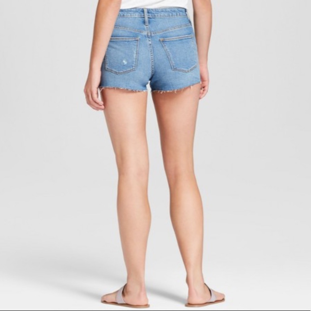 High-Rise Raw Hem Jean Shorts Light Wash - Picture 2 of 6